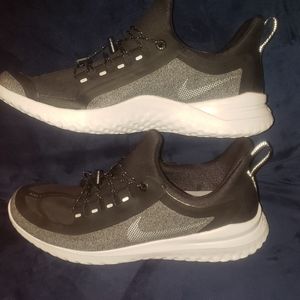 Nike Renew Rival Shield Womans size 10. Worn once.